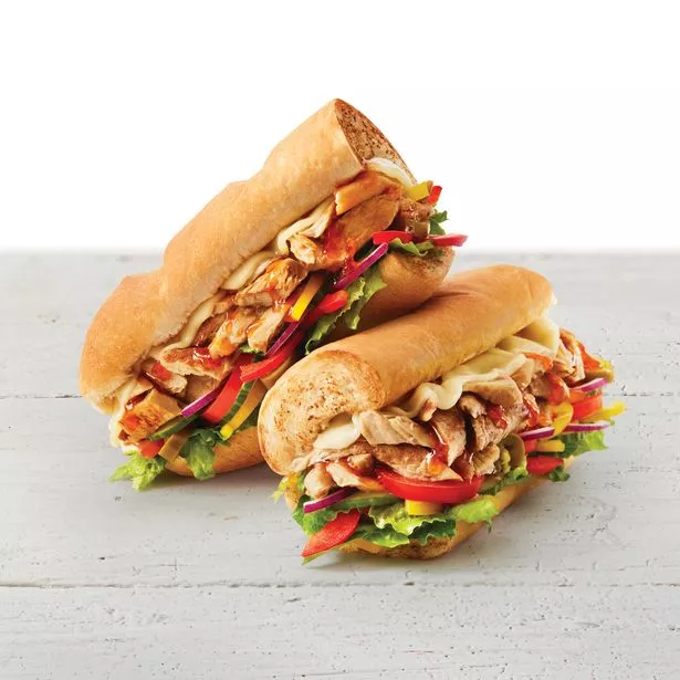 Poulet grillé, laitue, tomate et mayonnaise